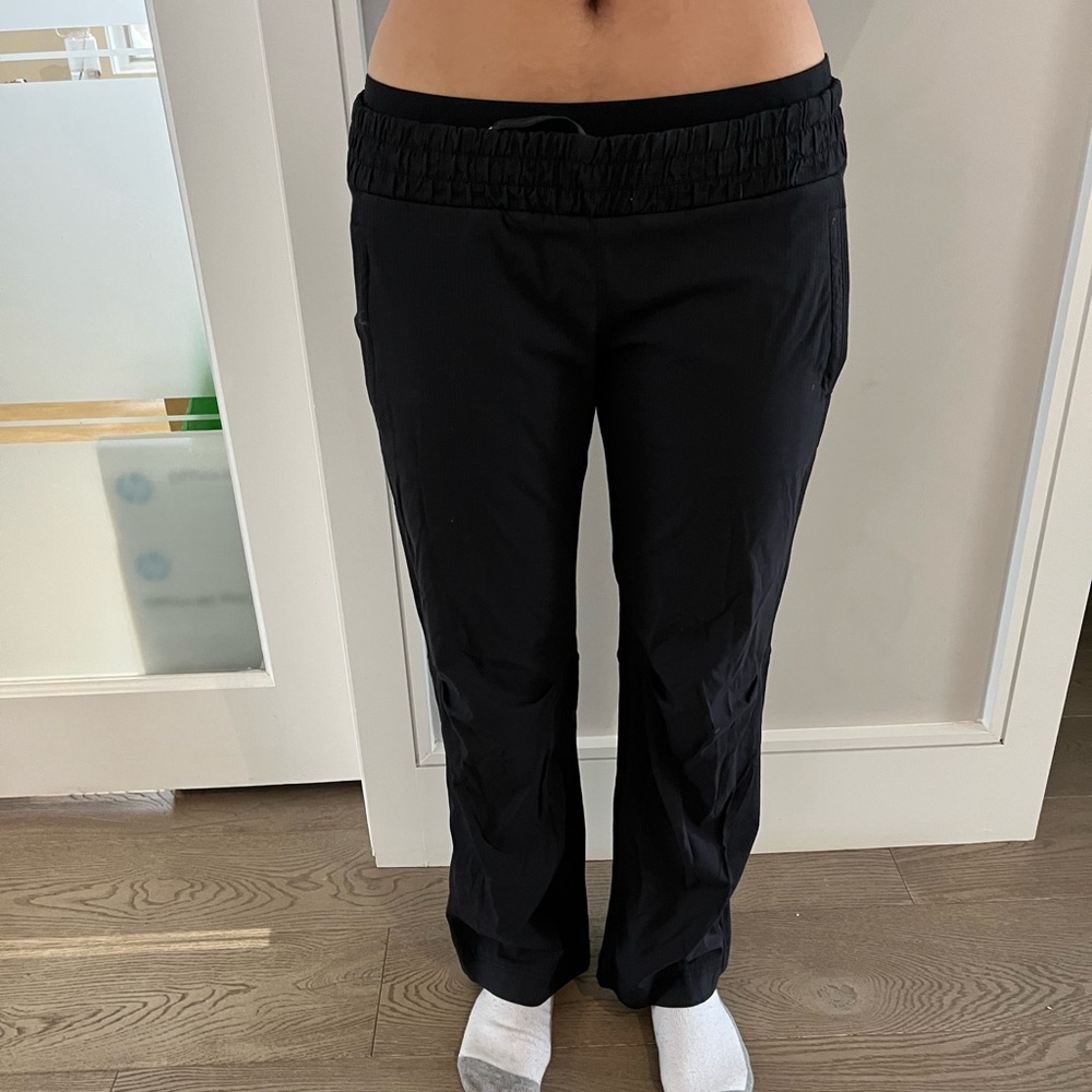 Size 8 Lulu Lemon pants! Perfect for spring.